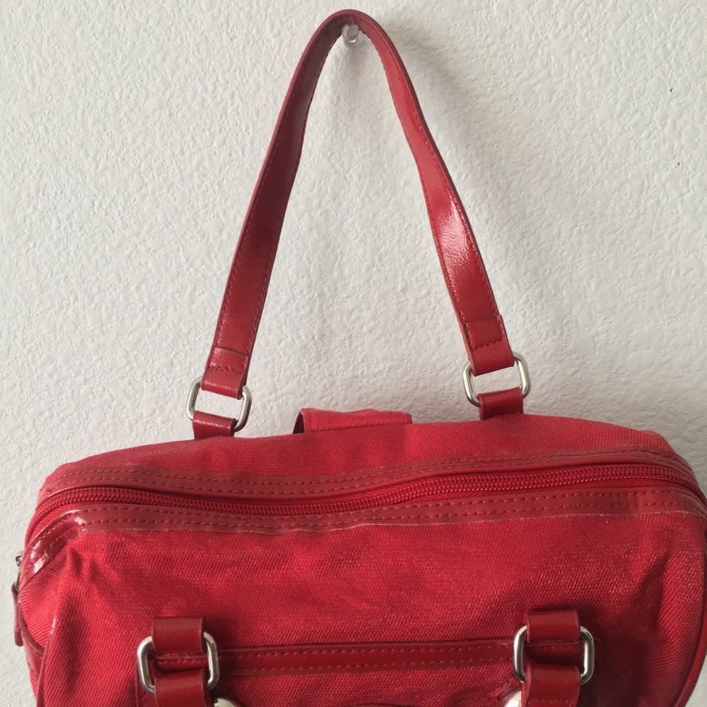 Mini Heart Barrel Bag - Picture 7 of 10